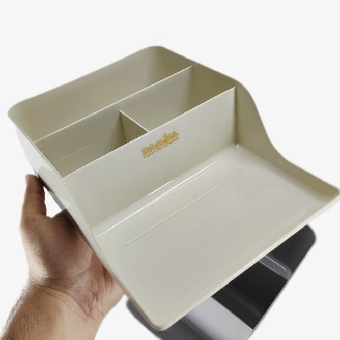 مقسم رومیزی گلد دارای 4 بخش مجزا برای تفکیک لوازم تحریر، نوتبوک و وسایل کوچک