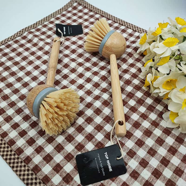 فرچه و پرزگیر لباس گرد دسته بلند چوبی