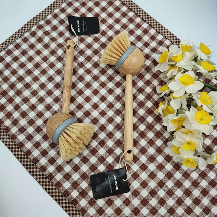 فرچه و پرزگیر لباس گرد دسته بلند چوبی