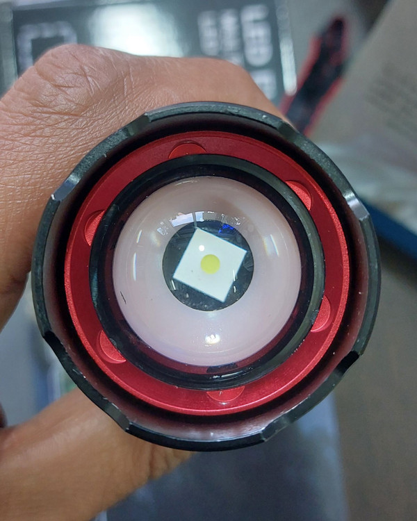 چراغ قوه قوی با شارژ USB